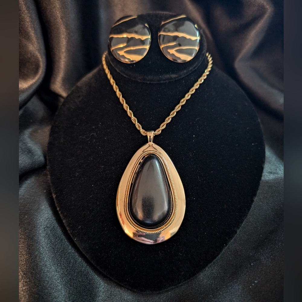 #82. Black & Gold Pendant & Earrings